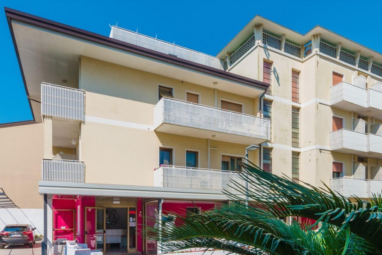 Hotel Romantik Lignano Sabbiadoro Ngoại thất bức ảnh