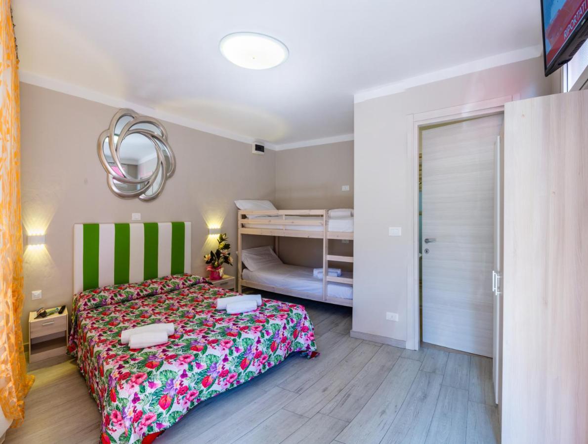 Hotel Romantik Lignano Sabbiadoro Ngoại thất bức ảnh