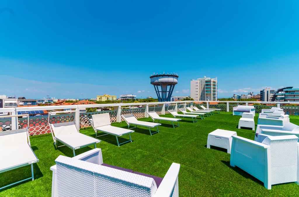 Hotel Romantik Lignano Sabbiadoro Ngoại thất bức ảnh