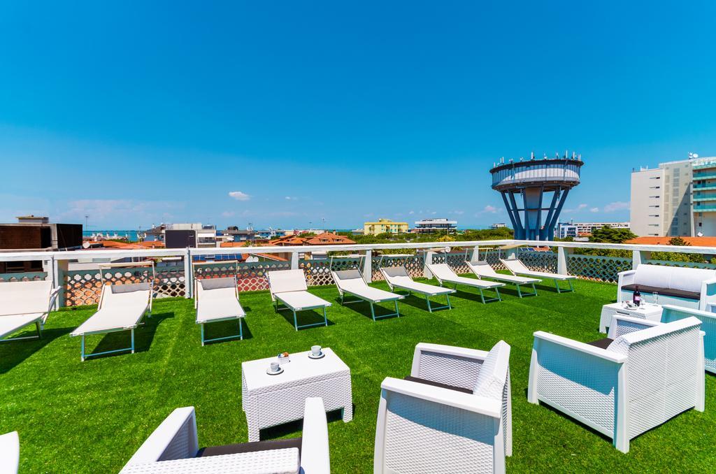 Hotel Romantik Lignano Sabbiadoro Ngoại thất bức ảnh