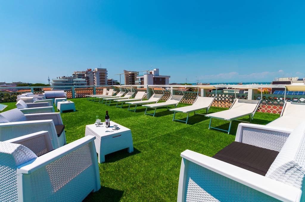 Hotel Romantik Lignano Sabbiadoro Ngoại thất bức ảnh