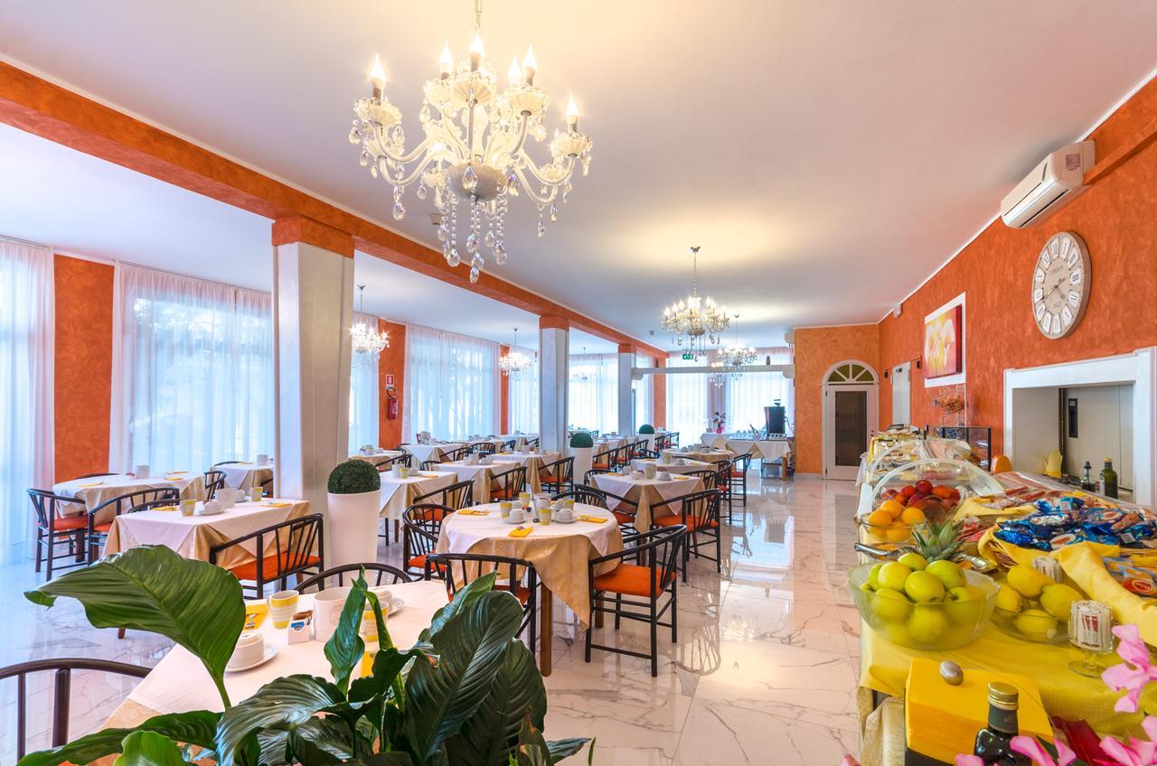 Hotel Romantik Lignano Sabbiadoro Ngoại thất bức ảnh